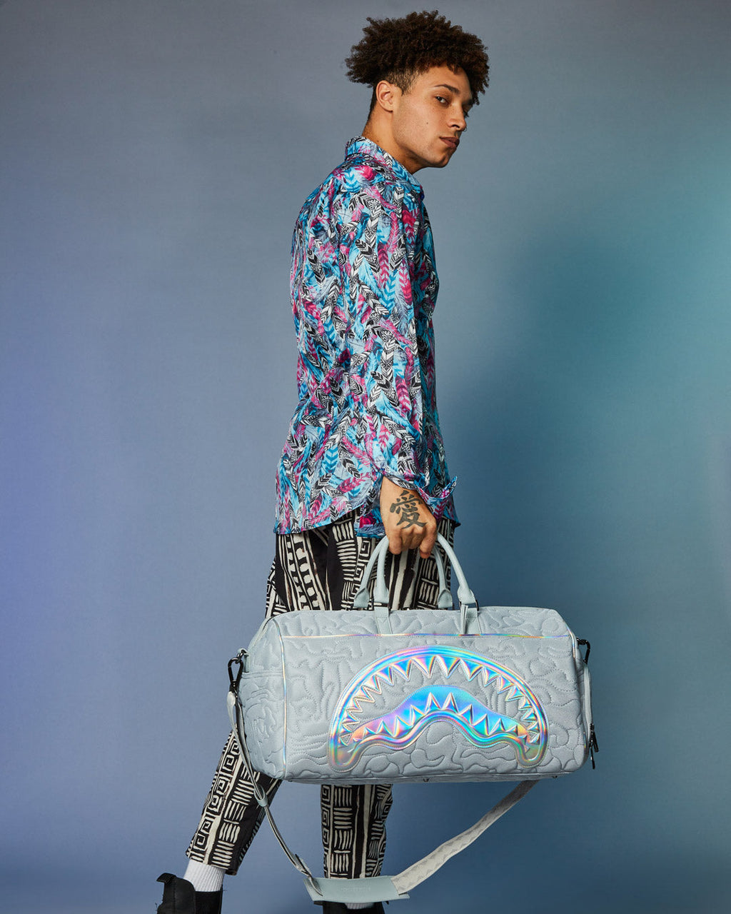 MIRASHAKU IRIDESCENT QUILT DUFFLE