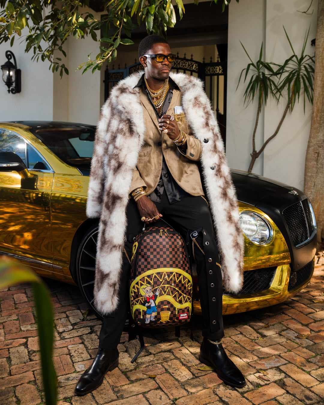 RICHIE RICH PAINT THE SHARK GOLD BACKPACK